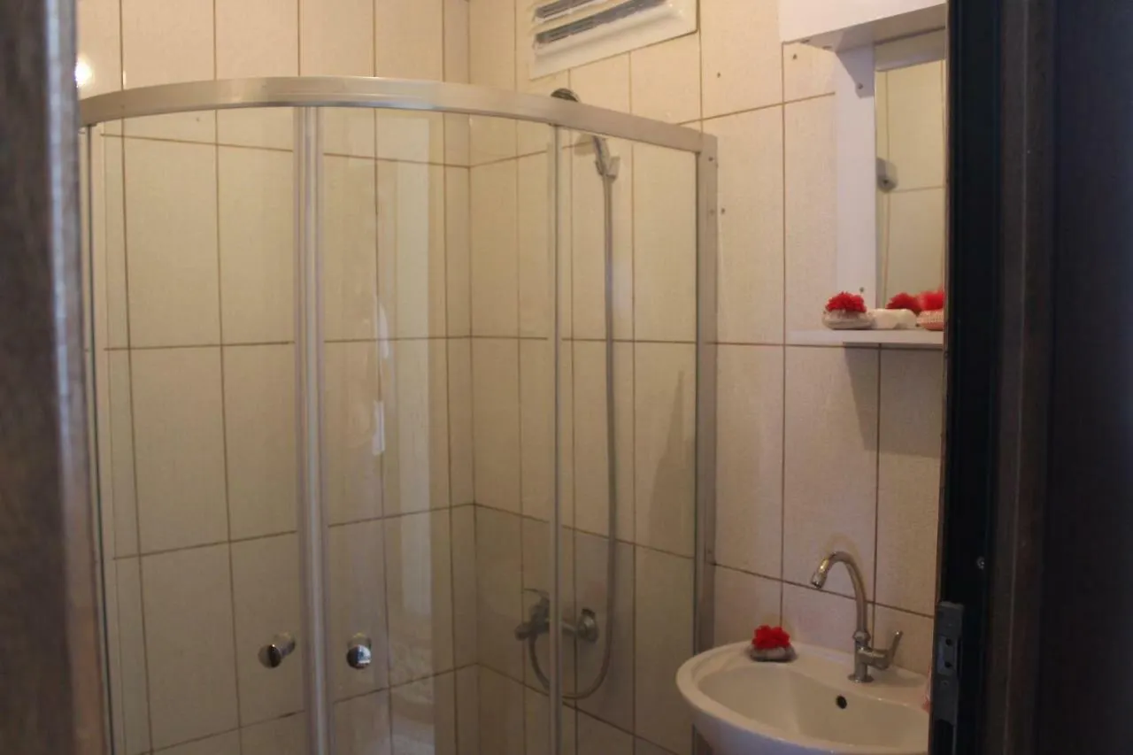 فيلا ترابزونفي Berat House